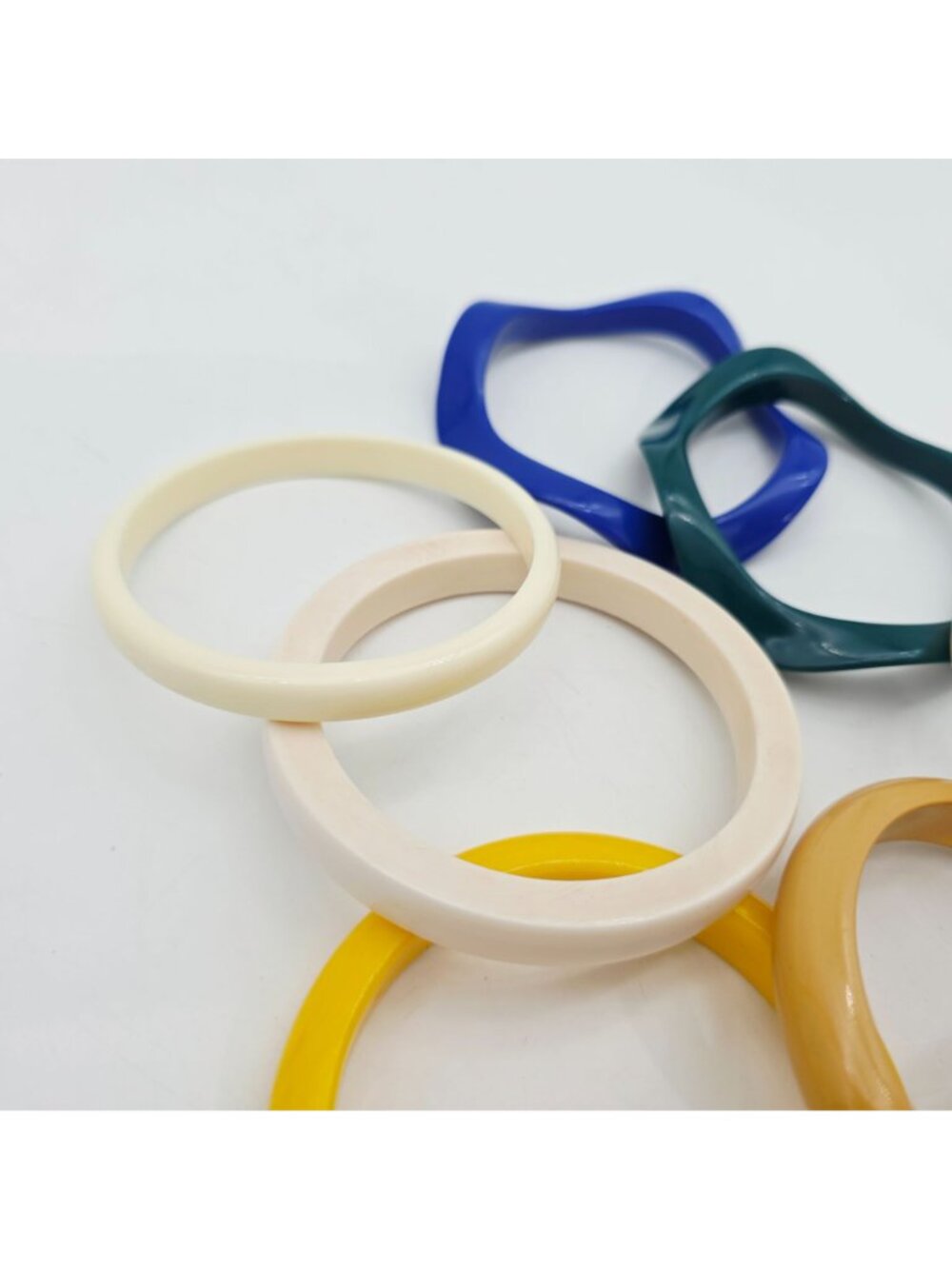 Vintage Acrylic Bangle Bracelets Set Of 8 Multicolor Chunky & Smooth Designs - Picture 3 of 5